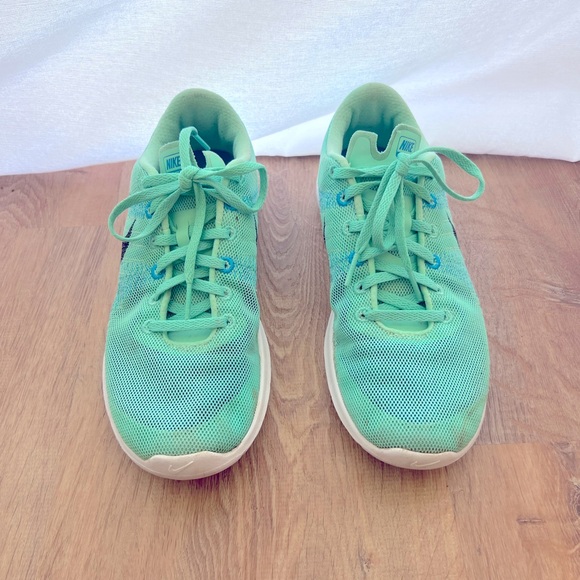 Nike women’s Flex Fury 2 shoes. Size 8. Bright turquoise color - Picture 3 of 6